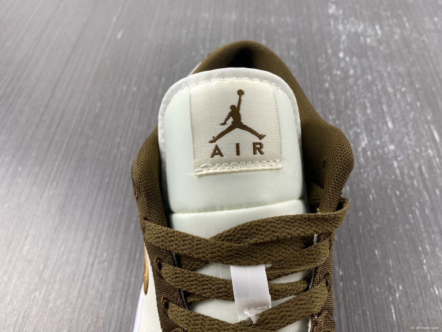 Low Jordan Olive (W) 1 DV0426-301 Light - SE 0910